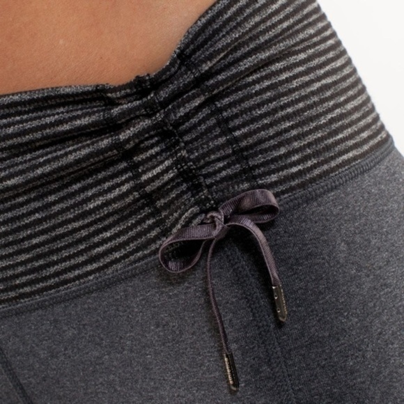 Lululemon Recognition Pants Flare Leg in Heathered Coal Black Mini Check Size 4 - Picture 3 of 16